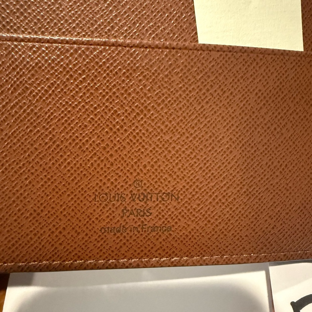 Louis Vuitton Medium Ring Agenda Cover - Picture 3 of 14